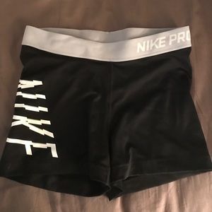 Women’s Nike Pro sz M